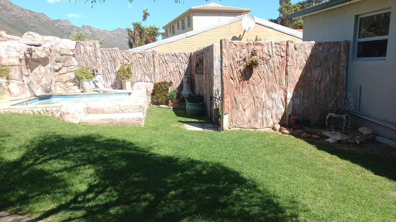 2 Bedroom Property for Sale in Gordons Bay Western Cape